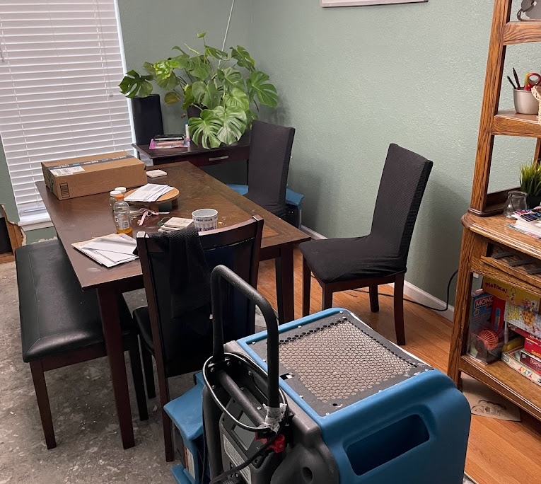 Water mitigation for Allstate in. Corpus Christi - refrigerator water line broke