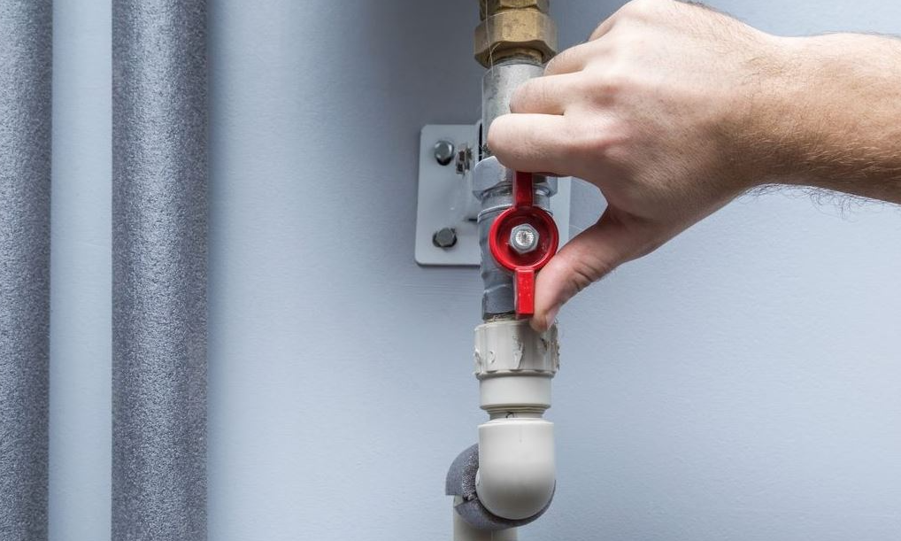 Complete Water Damage Restoration Services Universal City, TX: Protect Your Property Today 7 Water damage restoration Universal City | Emergency water damage steps Universal City Texas homeowner shutting off main water valve