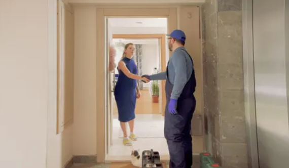 5 Critical Reasons Fast Water Damage Restoration Austin TX Saves Your Property and Wallet 5 water damage restoration Austin certified technician meeting property owner